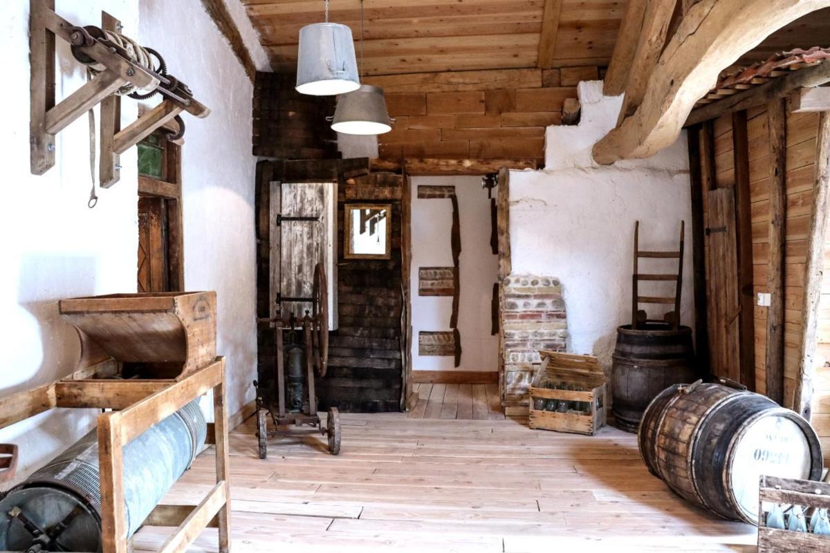 ホテル Le Moulin De Chamambard Saint-Denis-les-Bourg エクステリア 写真